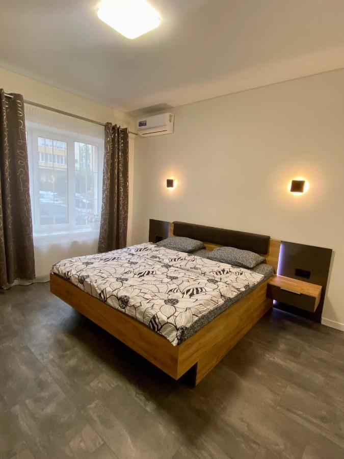 жк маєток володимирська 90 Apartment *